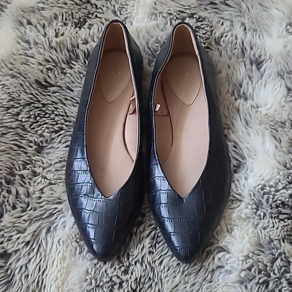 Ladies Flats - Picture 1 of 4